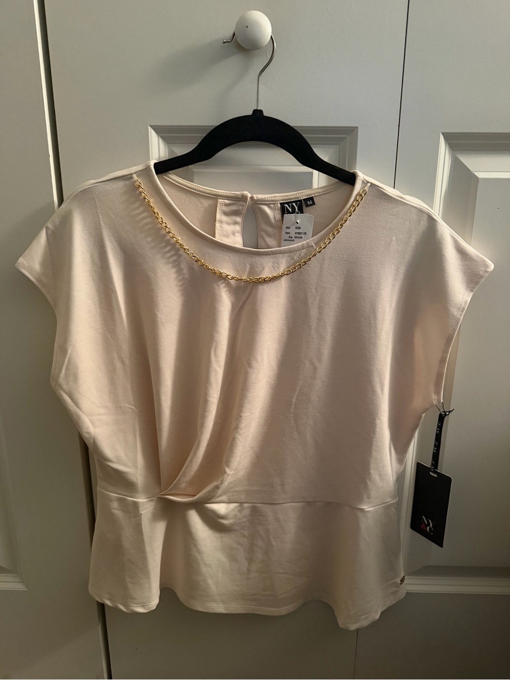 NWT NY&CO peplum top with chain detail. Size M.